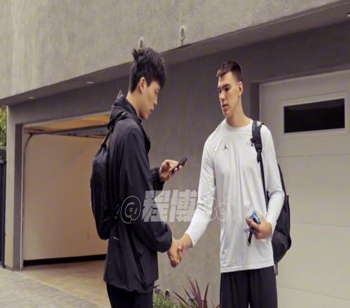 虽然鞋没送出去，但是恭喜杨瀚森收获一份友谊！