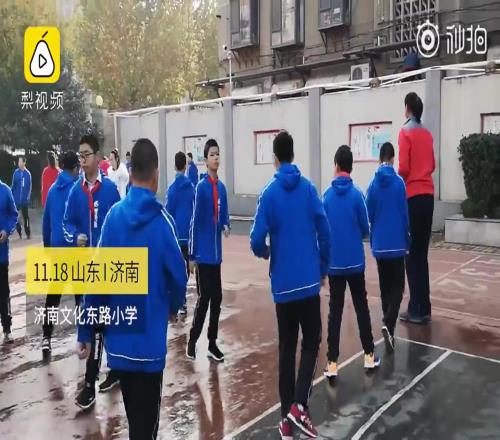鹤立鸡群！11岁就2米1，来看看张子宇小学时期的采访