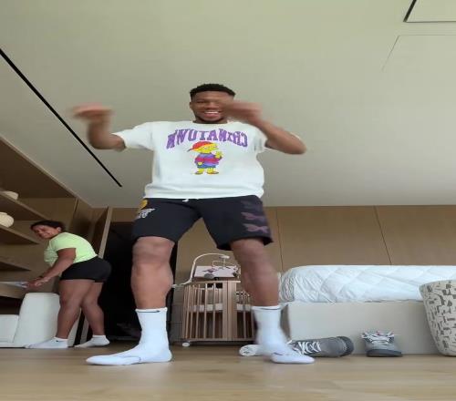 这逆天的跟腱长度！字母哥真的是人形高达吧