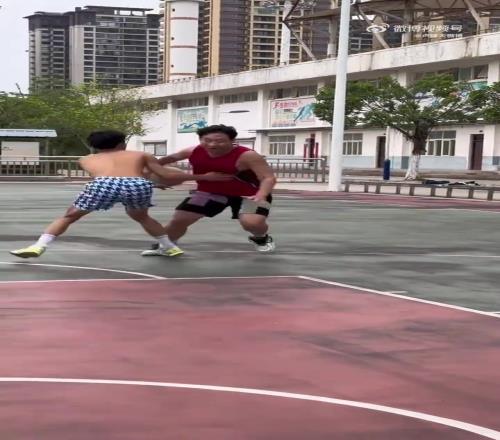 自损八千！这是真后仰跳投！