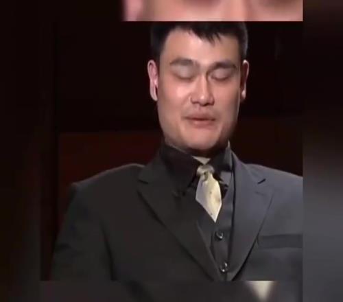 现在的中锋能做到吗！姚明：当年我跑3200米用了13分16秒