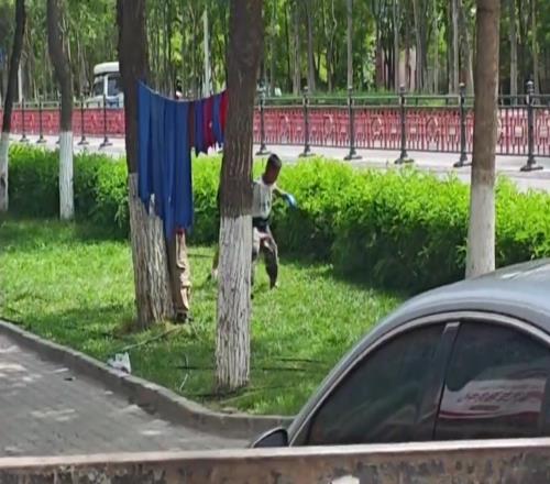 葡法大战有来有回C罗vs姆巴佩，树上还挂着巴萨的球衣