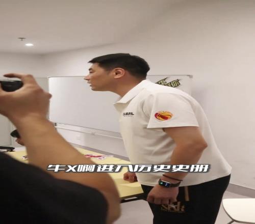 淘汰清华晋级决赛！周鲁南赛后依然在更衣室批评队员