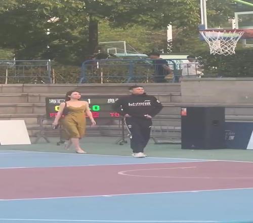 还记得汤杰吗他和这位“少妇”女友不知道还是否在一起