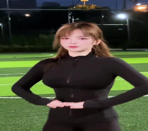 这舞是李小璐同款！怎么办这个足球女孩我是真喜欢