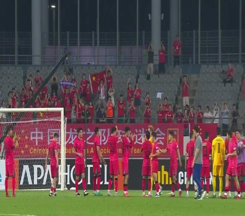 尊重！韩国全队向中国球迷鞠躬谢场