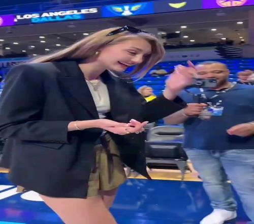 连杜兰特都要停下来多看两眼的大长腿美女