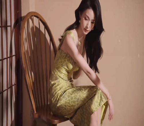 画风突变！女主播辰辰：尝试新风格，天上掉下个辰妹妹