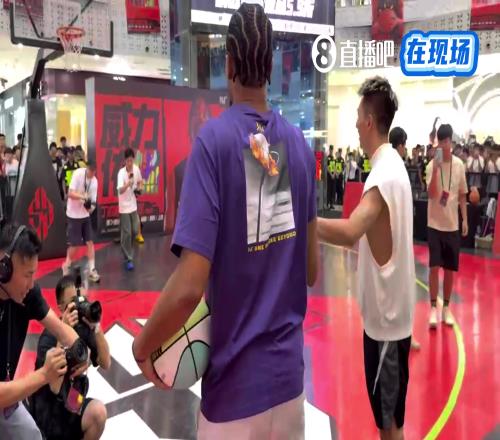 技高一筹啊！丁威迪中国行与吴泽健三分比拼，稳稳收下胜利！