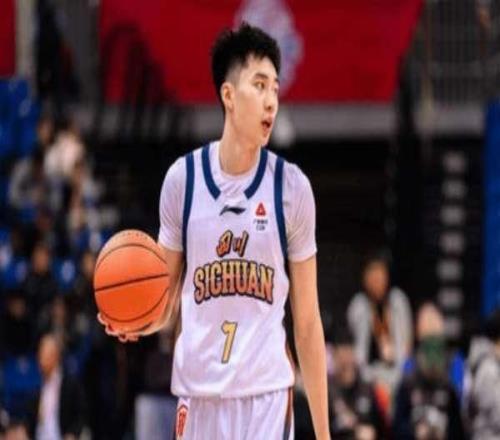 好苗子！19岁小将年薪仅40万，曾韧带断裂，如今场均16分4助攻