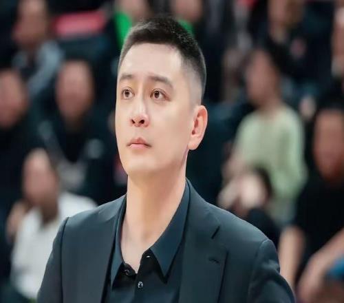 输上海发布会！杨鸣直指差距，继伟小心合练，暂无换外援计划！