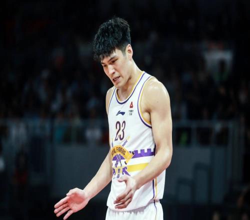 CBA三方重磅交易达成！陈国豪加盟广州，广东队签下2米10国手中锋