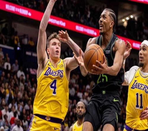 13胜0负，湖人队关键比赛保持不败，鹈鹕队墨菲空砍42分生涯新高