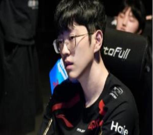 Scout不再是顶级中单了！其赛段KDA仅为2.7位列中路选手倒数第三