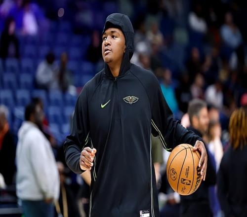 面对马刺拿下30+三双！鹈鹕付出了巨大的代价终于找到了内线支柱