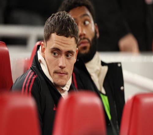 没他在利物浦20！1.36亿水货14场仍0球长传离谱出边线+对抗4赢1