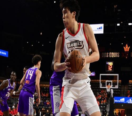 背靠中国市场！杨瀚森又被开拓者召回，上不了场也能卖票！