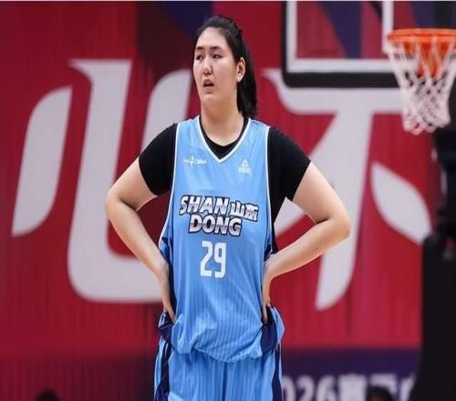 张子宇签约山东高速女篮是巨大失误，侯冰并不是知人善任的好教练