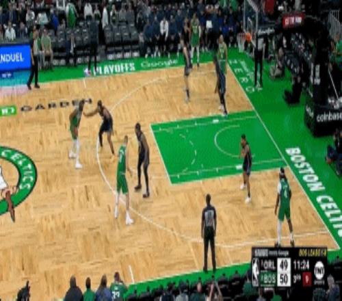 FMVP！杰伦布朗三分2连击率队占据场上主动
