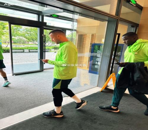 博主：国安今日冒雨进行官训，斯帕吉奇在列
