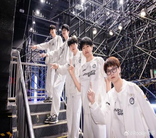加起来八根手指！Rookie：第八胜！就是这种不加班的感觉！