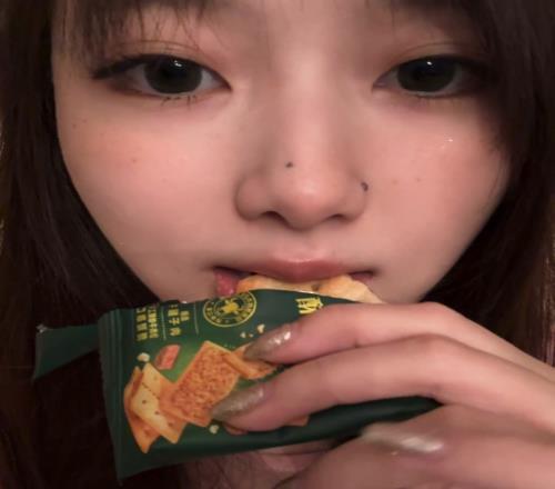 真跟天舒在一起啦互动主持阿芙晒男友视角：今天吃醉鸡煲