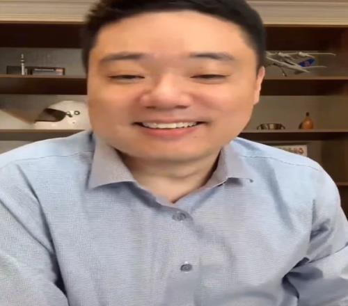 打斯诺克的最服谁丁俊晖打趣：最服丁文钧，他把我打的叫他爸爸