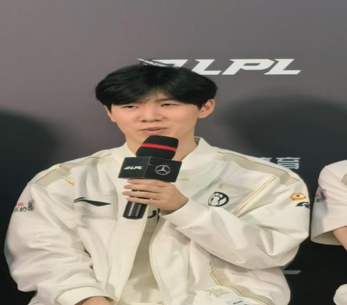 他温我哭！TheShy：我打线上的Solo不好意思选英雄商量后选的EZ