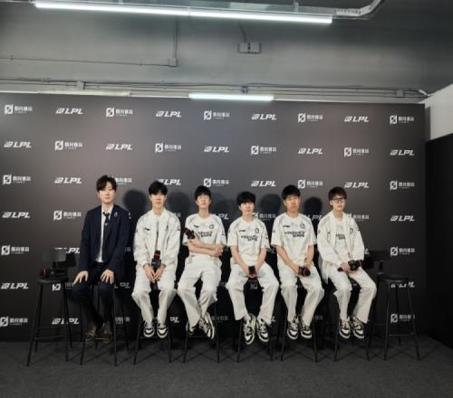 iG赛后群访教练：全局BP的BO5比粉丝想的还难我们队伍在进步