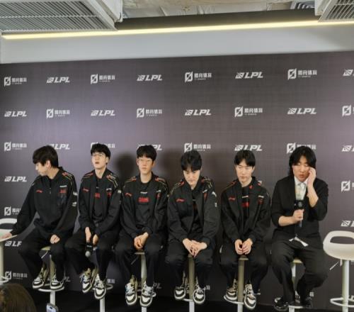JDG赛后群访教练：不该打架的时间段应该避开前期要平稳渡过