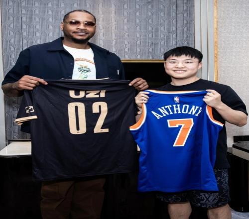 Uzi晒与安东尼的合照：很高兴见到甜瓜期待有机会一起运动、打球