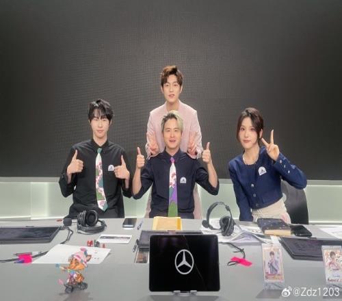 Zdz分享记得、Rita、周宸宇合照：今天解说的很开心恭喜ig