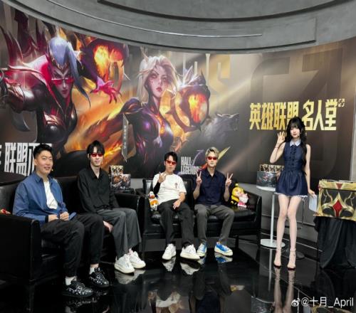 这高跟鞋这腿！互动女主持人十月晒照：名人堂活动结束啦