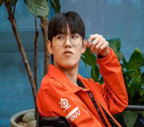 韩国经纪人：Oner续约令我最印象深刻，他对T1感情很深