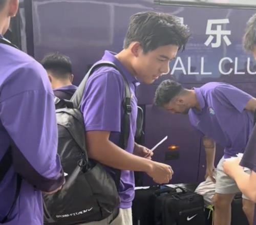 加盟在即津门虎足协杯客战广州豹，李嗣镕随队出征