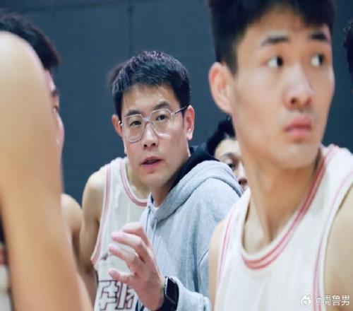 2011年华侨大学三加时斩清华夺队史第7冠FMVP是现在的主帅周鲁男