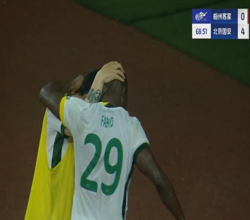 11球登顶中超射手榜！法比奥1v2低射上演帽子戏法，国安40领先