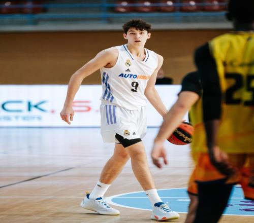 帅哥魔术师NBA选秀大会：篮网第8顺位选择俄罗斯控卫杰明！