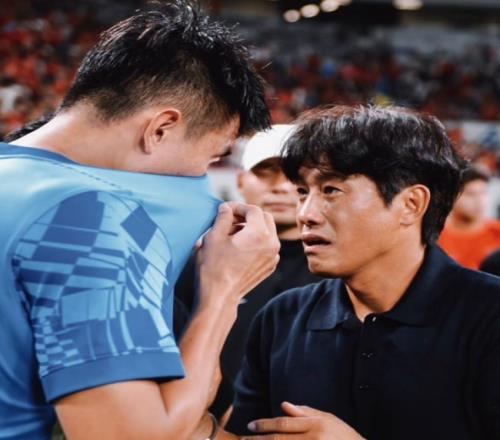 杨一鸣重返凤凰山落泪：既是兄弟也是对手，既是重逢也是告别