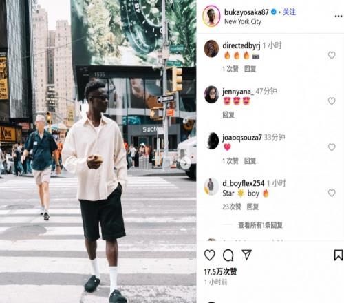 来看世俱杯萨卡社媒晒休闲照现身美国，在纽约街头漫步