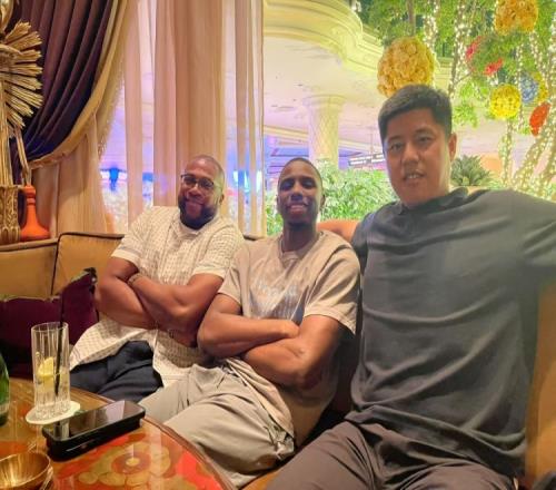 下赛季能否继续合作迪亚洛晒与山西主帅潘江合影：在赌城见面了