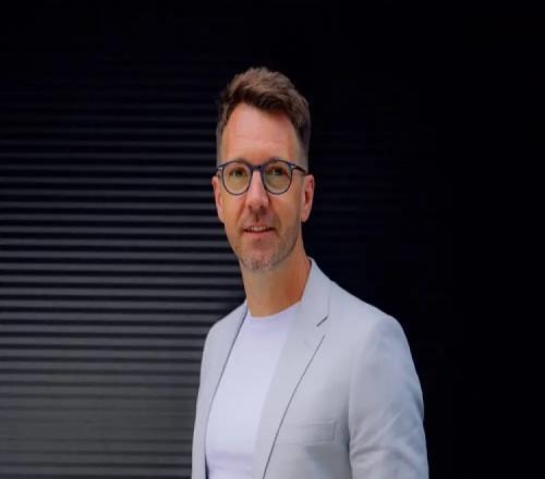 TA：索尔福德任命前城市足球高管加文弗莱格为CEO，目标升入英甲