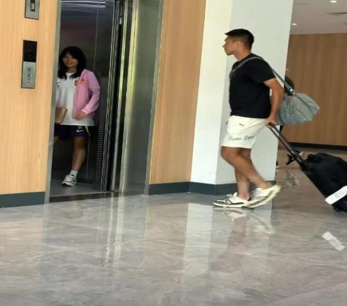 即将官宣博主更新动态，艾菲尔丁已抵达亚泰基地