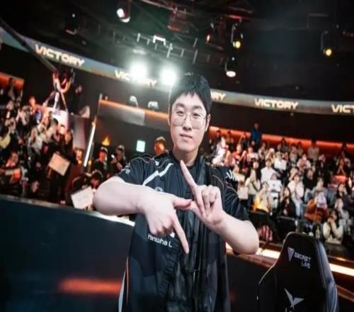 Zeus出道之后第一次国际大赛止步八强！此前保底季军
