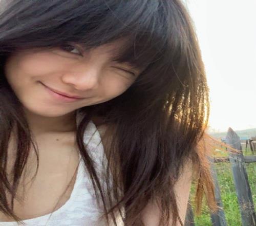 主持骆歆晒照：不化妆的时候，我感受到了真正的自由