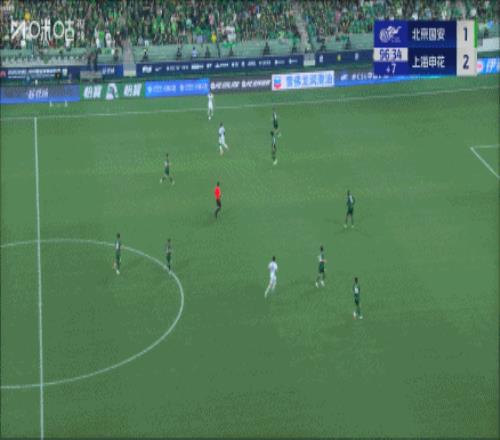 38岁于汉超单刀杀死比赛！申花界外球配合，36岁吴曦挑传打穿防线