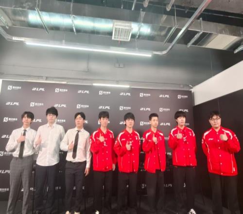 TES赛后群访教练：运营上掉点问题较多大家在后面要改正