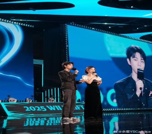 余霜分享LOL手游表演赛返图：王俊凯的EZ五杀真的帅到我了！