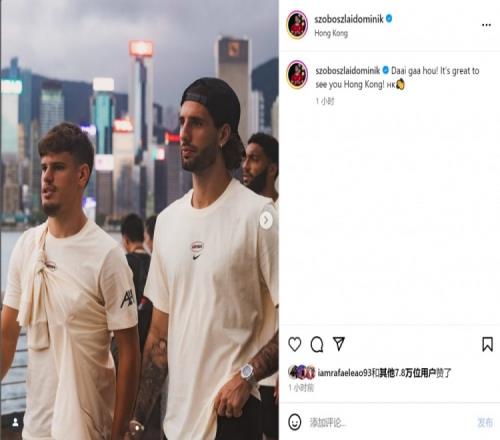 粤语！索博斯洛伊晒与科尔克兹在中国香港合照：Daaigaahou！