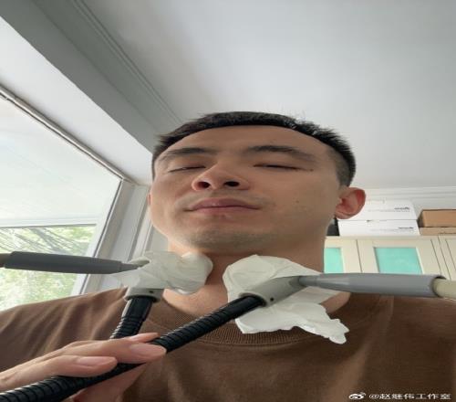 工作室晒赵继伟治嗓子图片：继伟说期待恢复俊俏的嗓音